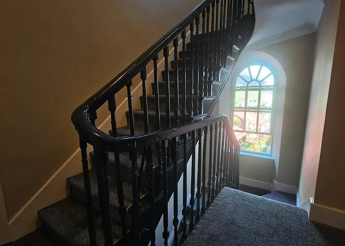 Konukevi Jacksons Restaurant And 3*