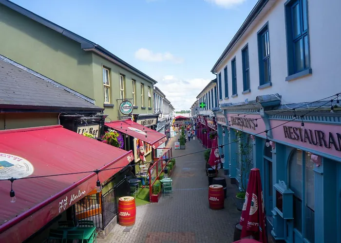 Konukevi Jacksons Restaurant And 3*